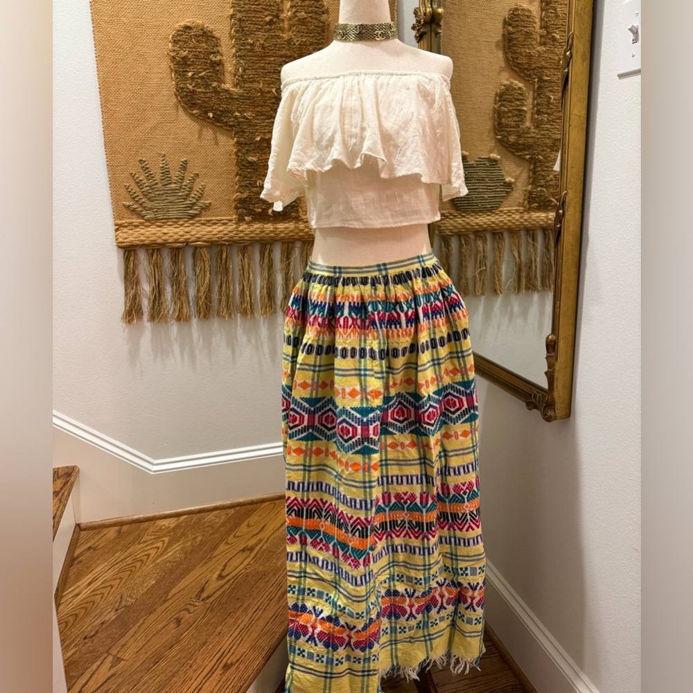 Vintage Embroidered 70s Guatemalan Maxi Skirt🌻🌵